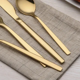 24-delige gouden bestekset voor 6 personen
