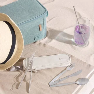 5-delige beige reisset met bestek