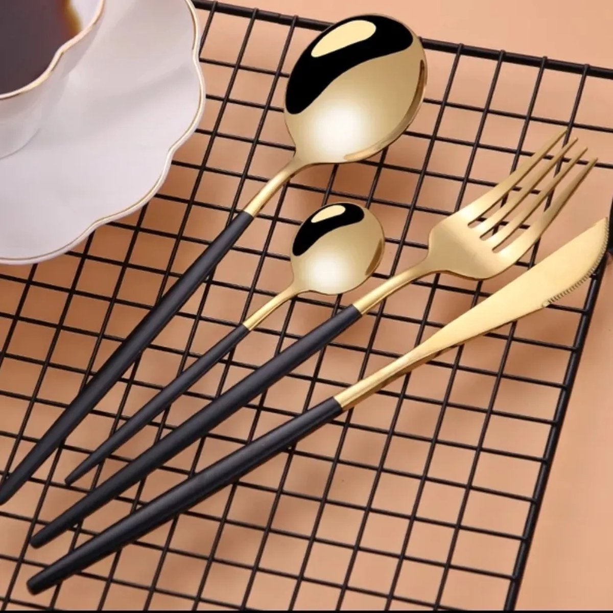 De Bestekset Goud/Zwart 24-Delig 6-Persoons in één oogopslag