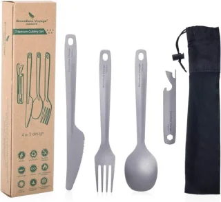Bestekset met mes, vork, lepel en flesopener