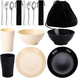 Camping servies: RVS bekers, borden en bestek
