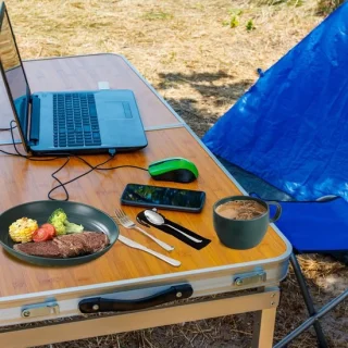 Campingserviesset – borden, kommen, mok en bestek