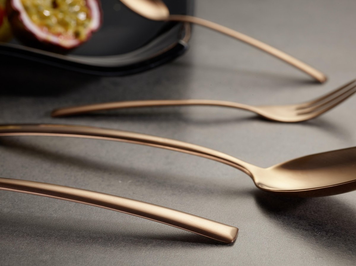 Wat vinden we goed aan de ECHTWERK Avelino Shiny Bronze Edition tafelbestekset RVS