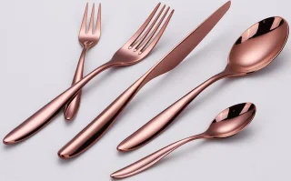 Gehamerd 18/10 RVS Bestekset met Spiegelafwerking en Steakmessen