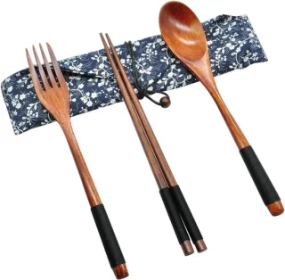 Houten bestekset met lepel, vork en eetstokjes