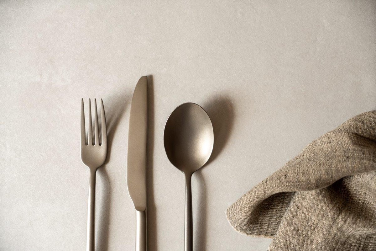 Wat vinden we goed aan de KNIndustrie '800 4-delige Luxe Bestekset SchönhuberFranchi