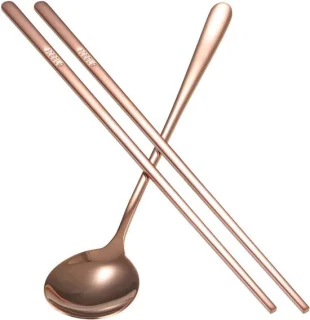 Koreaanse eetset met lepel en eetstokjes