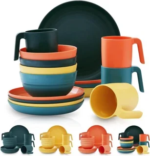 Plastic bestekset van 16 stukken, borden, bekers en schalen
