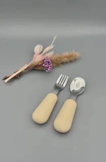 Wat vinden we goed aan de RVS Kinderbestek Lepel & Vork – Beige