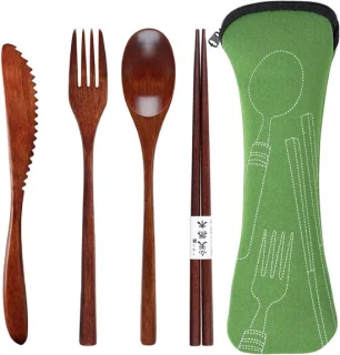 Set van 4 houten lepels en bestek