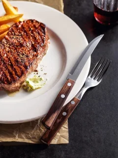 Steakbestekset 8-delig met houten handvat voor 4 personen