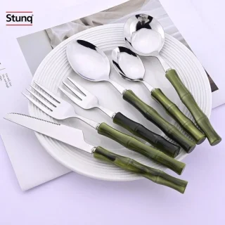 Stunq® Groene bestekset met bamboe handvat