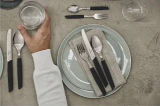 Victorinox Swiss Modern bestekset 24-delig zwart