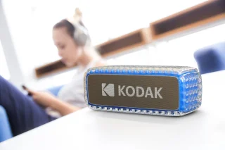 Kodak Enceinte Bluetooth - Étanche IPX6, Son Puissant 8W, Éclairage RGB, Autonomie 5h, Connexion Bluetooth V5.0 - Bleu