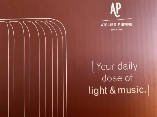 Atelier Pierre Dentelles speaker wit gouden basis