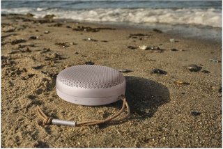 Bang & Olufsen Beosound A1 (2nd Gen) Roze Bluetooth speaker