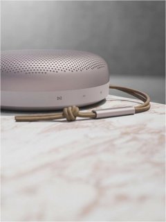 Bang & Olufsen Beosound A1 (2nd Gen) Roze Bluetooth speaker