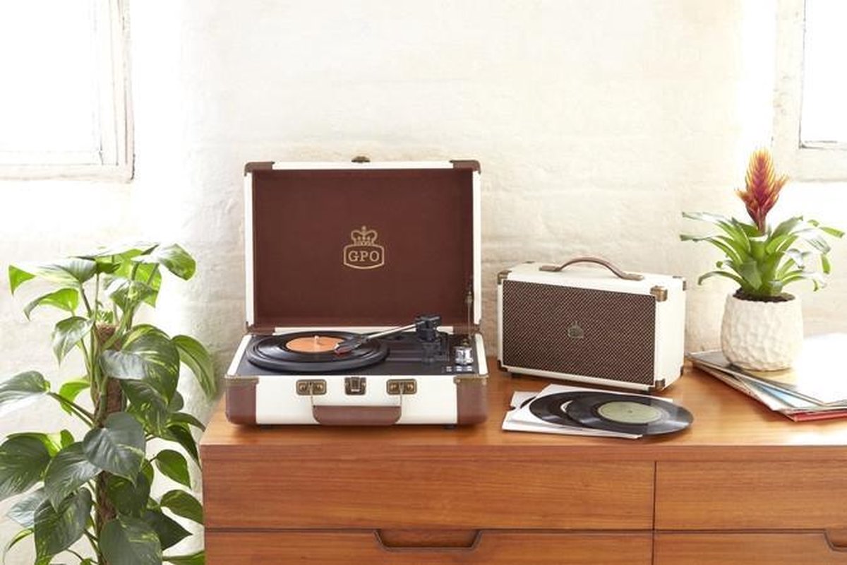 GPO Westwood Bluetooth speaker creme