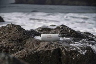 JBL Charge 5 Bluetooth Speaker Wit