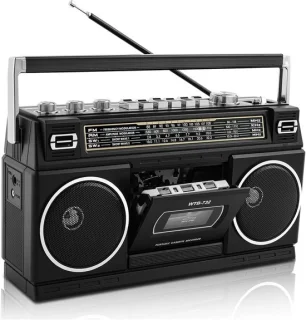 Retro boombox met cassette en radio