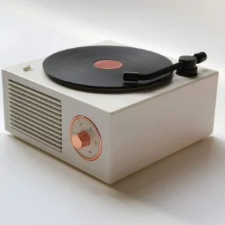 Retro-klassieke Bluetooth-speaker platenspeler-design lichtroze