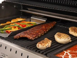 Broil King Regal 590 Gas Ketel Grill Zwart