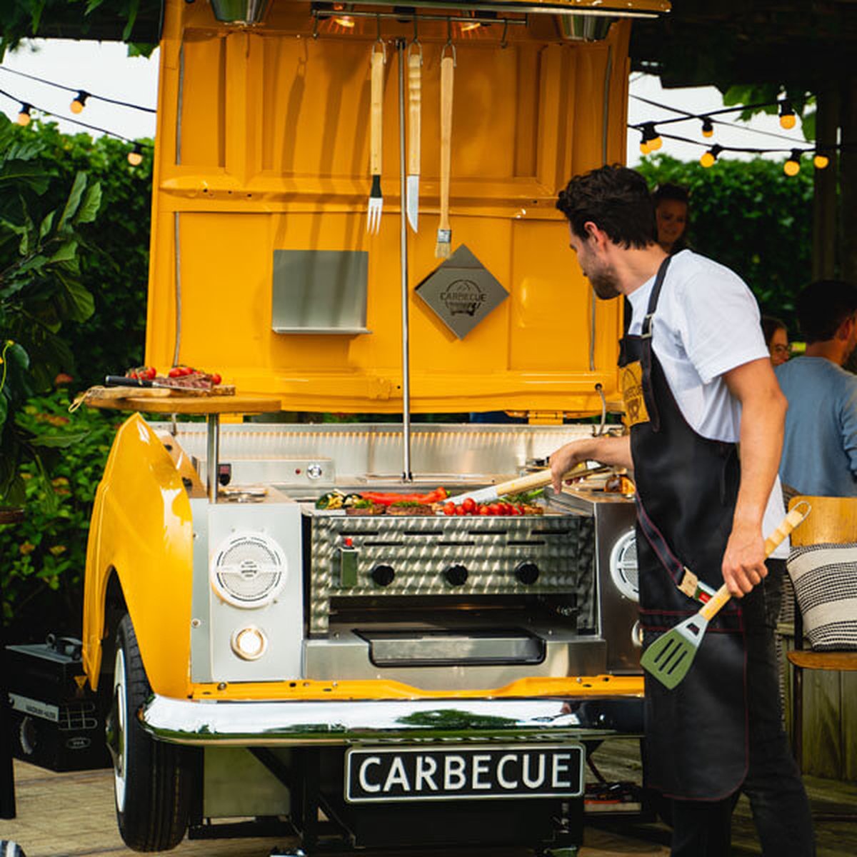 Wat vinden we goed aan de CARBECUE Renault 4 Grill Okergeel