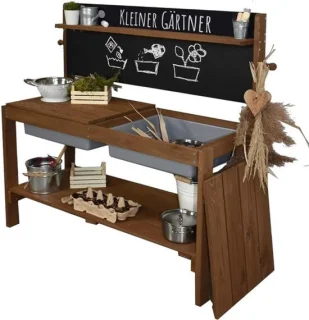 Modderkeuken voor kleine tuinders - houten buitenkeuken met krijtbord