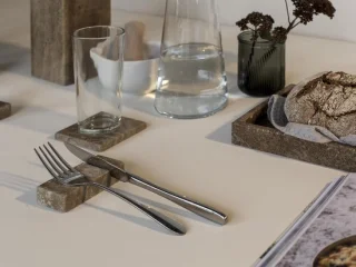 Notenboom marmeren bestekstandaard
