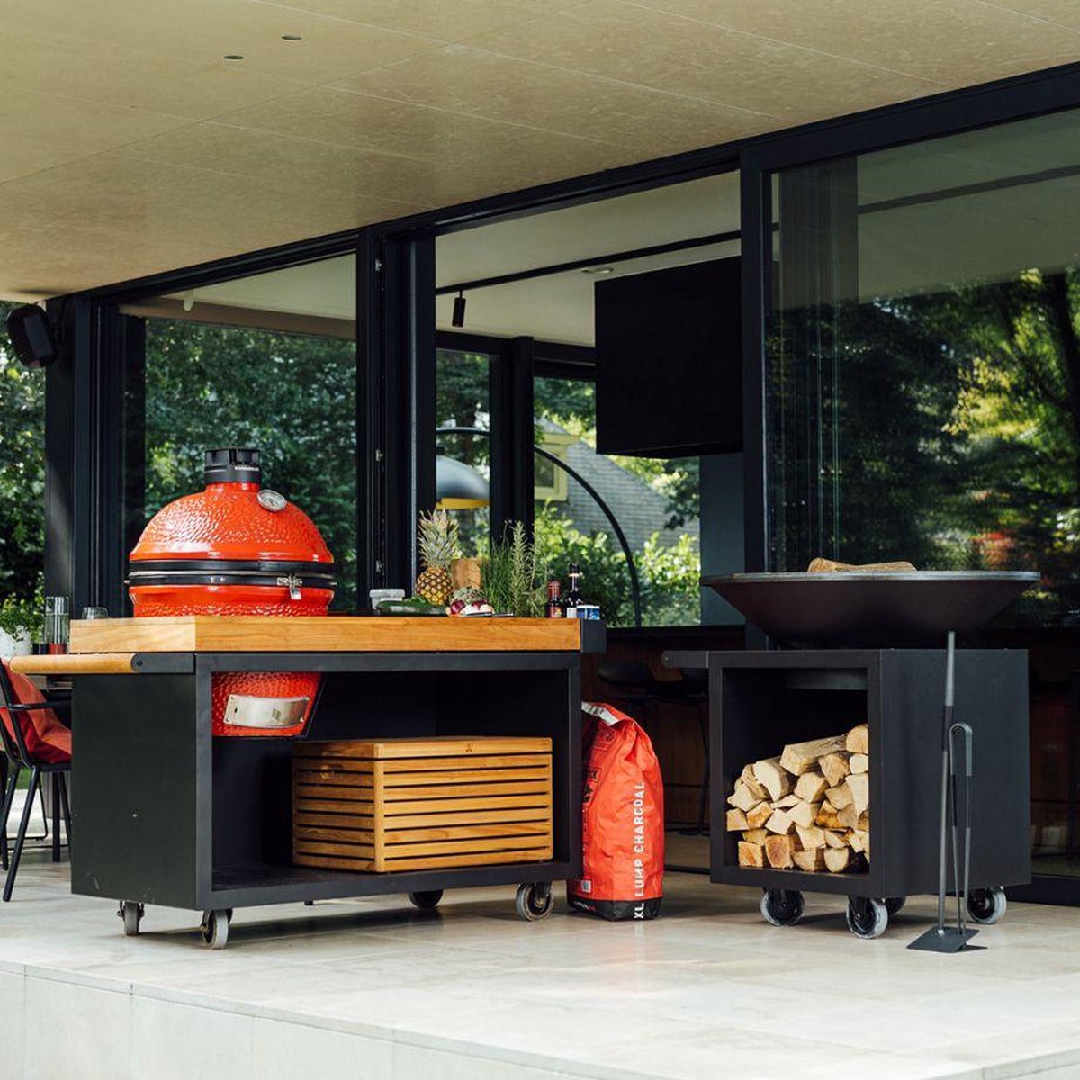 Wat vinden we goed aan de OFYR Kamado Table 135 Pro Zwart Teakhout