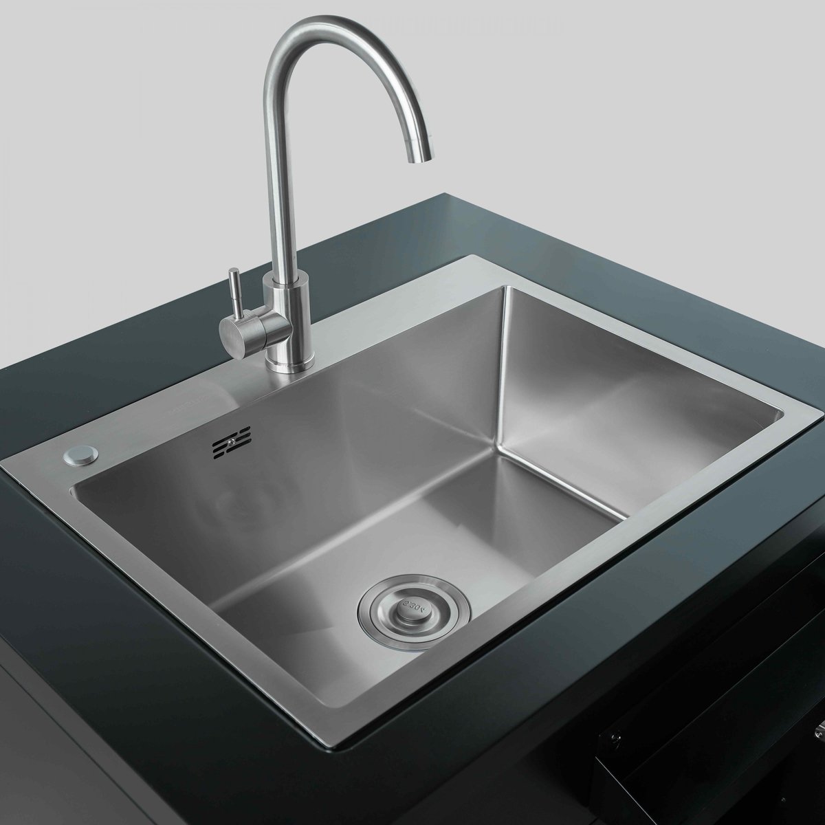 Wat vinden we goed aan de Oviala Memphis Buitenkeuken hoekopstelling 5-delig inclusief gootsteen