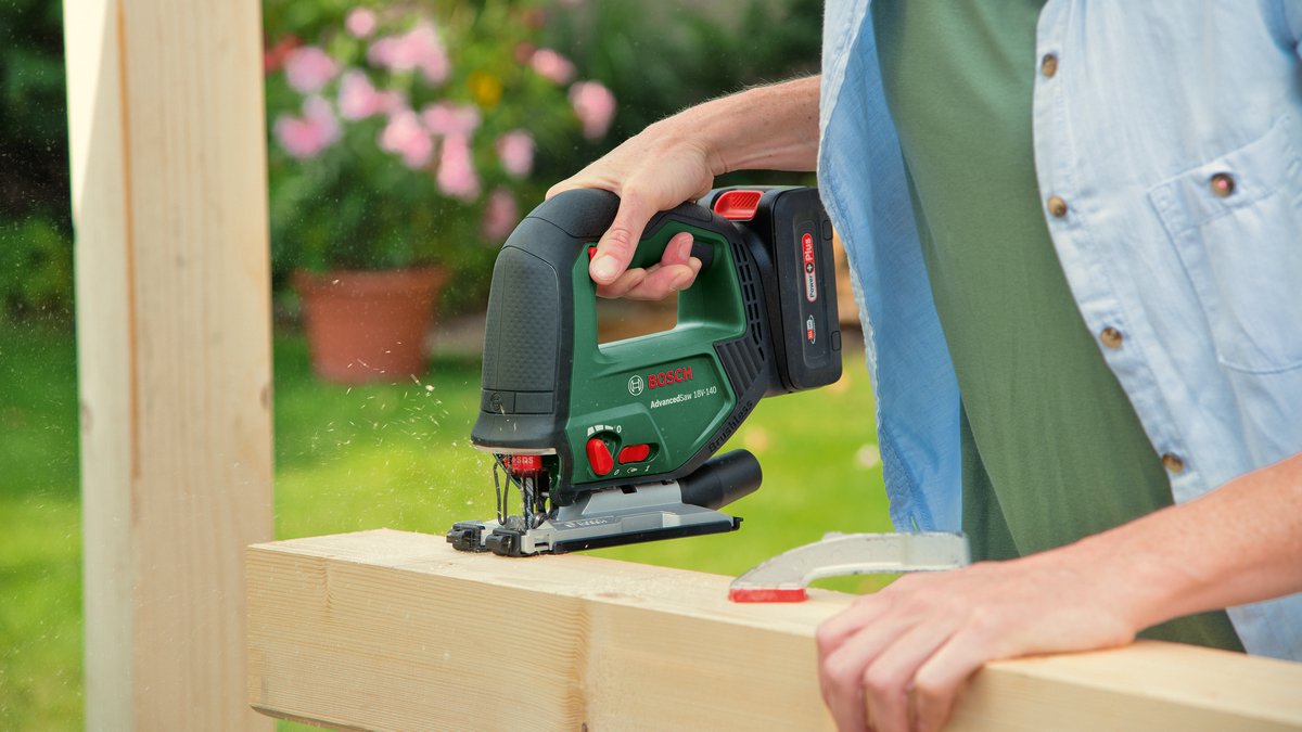 Bosch AdvancedSaw 18V-140 Accudecoupeerzaag