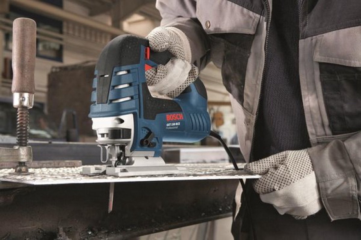 Bosch GST 150 BCE Decoupeerzaagmachine inclusief zaagbladen en accessoires
