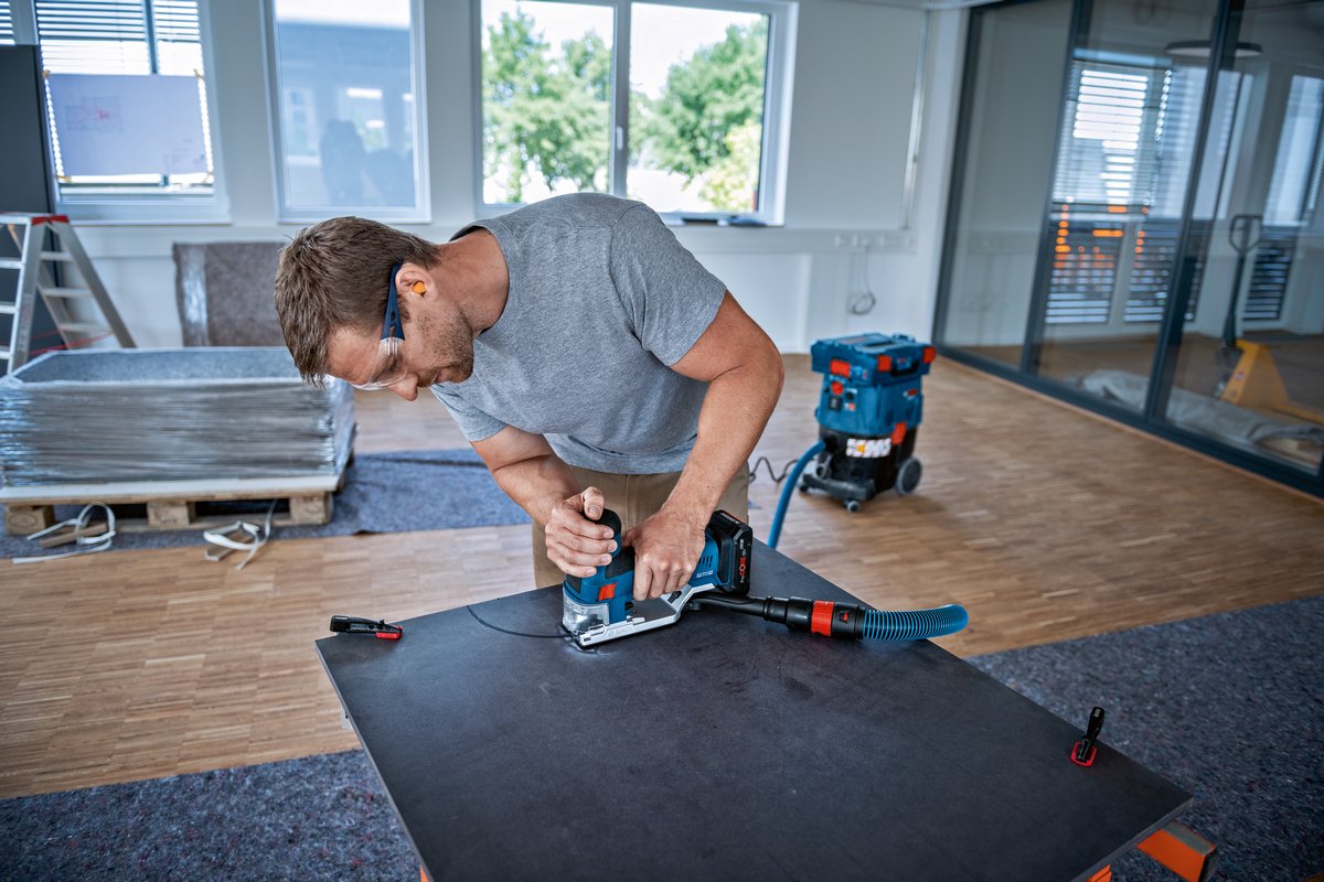 Bosch Professional GST 18V-155 SC Accu Decoupeerzaag 18V 4.0Ah