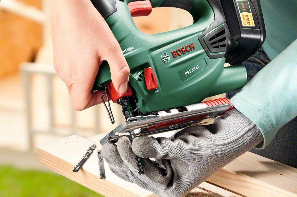 Bosch PST 18 LI Accu decoupeerzaag Zonder accu en lader