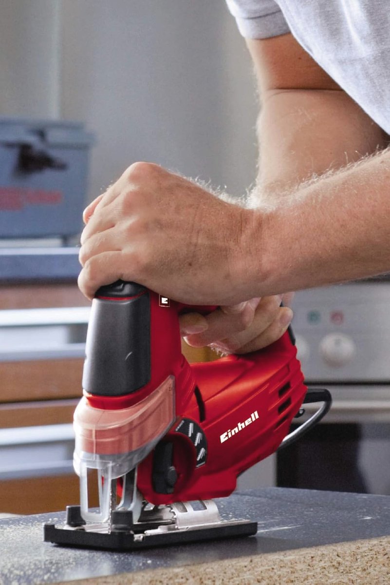 Wat vinden we goed aan de Decoupeerzaag 750 W LED verwisselbaar zaagblad