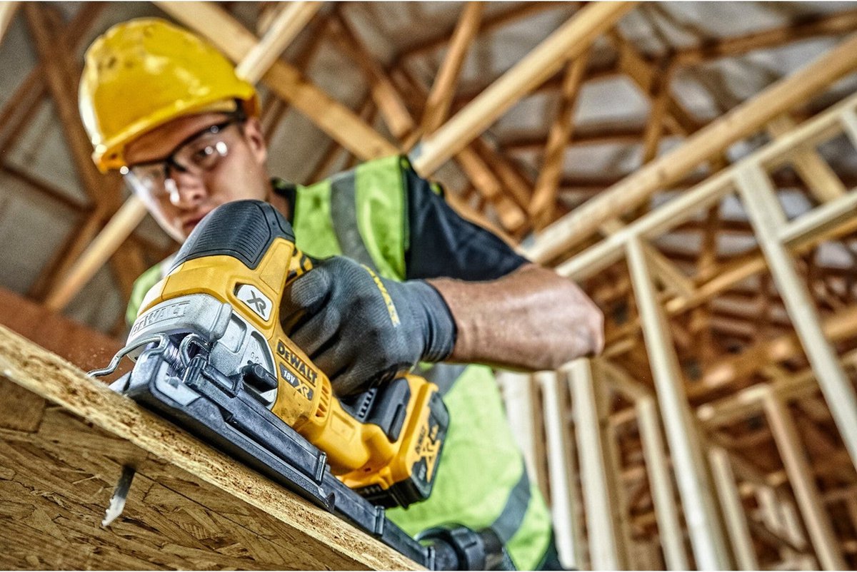 DeWalt DCS334N 18V accu decoupeerzaag body