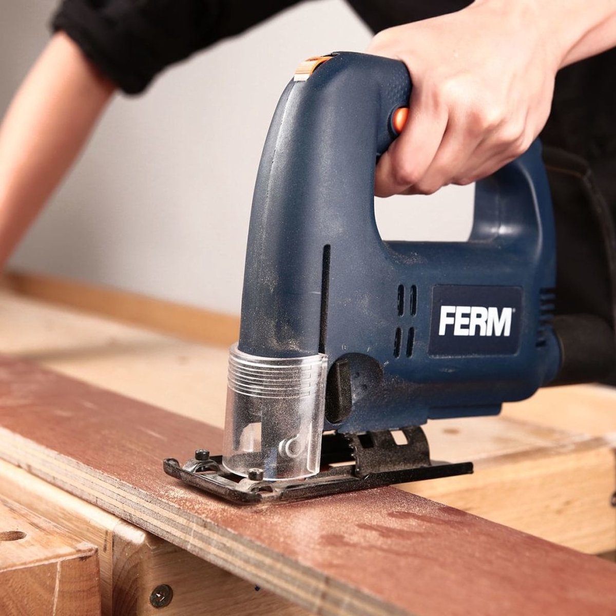 FERM JSM1023 Decoupeerzaag 570W