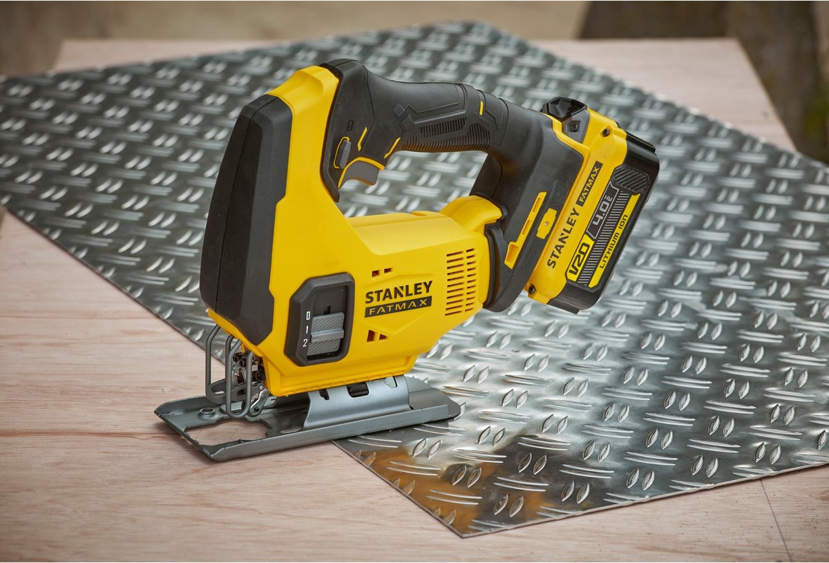 Stanley FATMAX V20 SFMCS600M2K Accu Decoupeerzaag 18V 4.0Ah