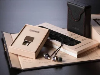 1More Triple Driver In-Ear Headphones Classic Gold