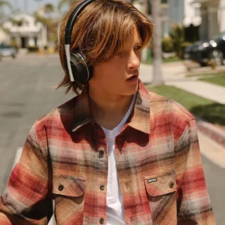 Happy Plugs Play Black