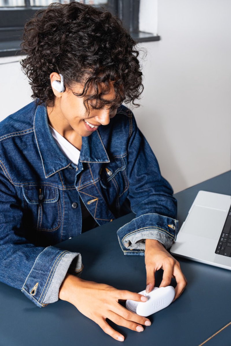 JBL Soundgear Sense draadloze open-ear oordopjes wit