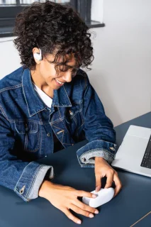 JBL Soundgear Sense draadloze open-ear oordopjes wit