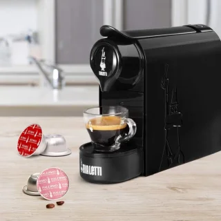 Espressomachine met 32 capsules - compact en modern