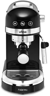 Espresso- en cappuccinoapparaat met 20 bar druk en touchscreen