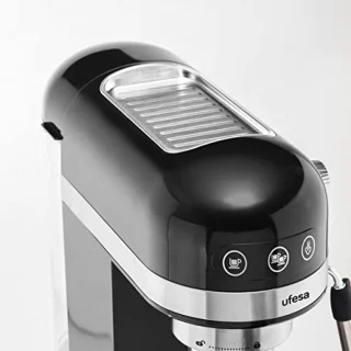 Espresso- en cappuccinoapparaat met 20 bar druk en touchscreen