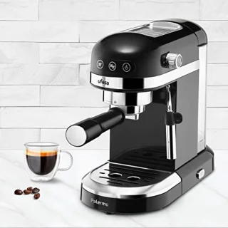 Espresso- en cappuccinoapparaat met 20 bar druk en touchscreen