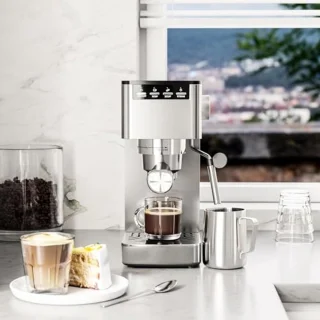 Espressomachine met 20 stangen en melkopschuimer voor cappuccino en koffie