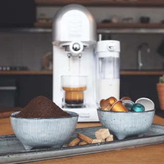 Cecotec Halfautomatische koffie Power Instant-ccino 20 Chic Serie Bianca. voor gemalen en capsulekoffie, 20 repen, melktank 0,7