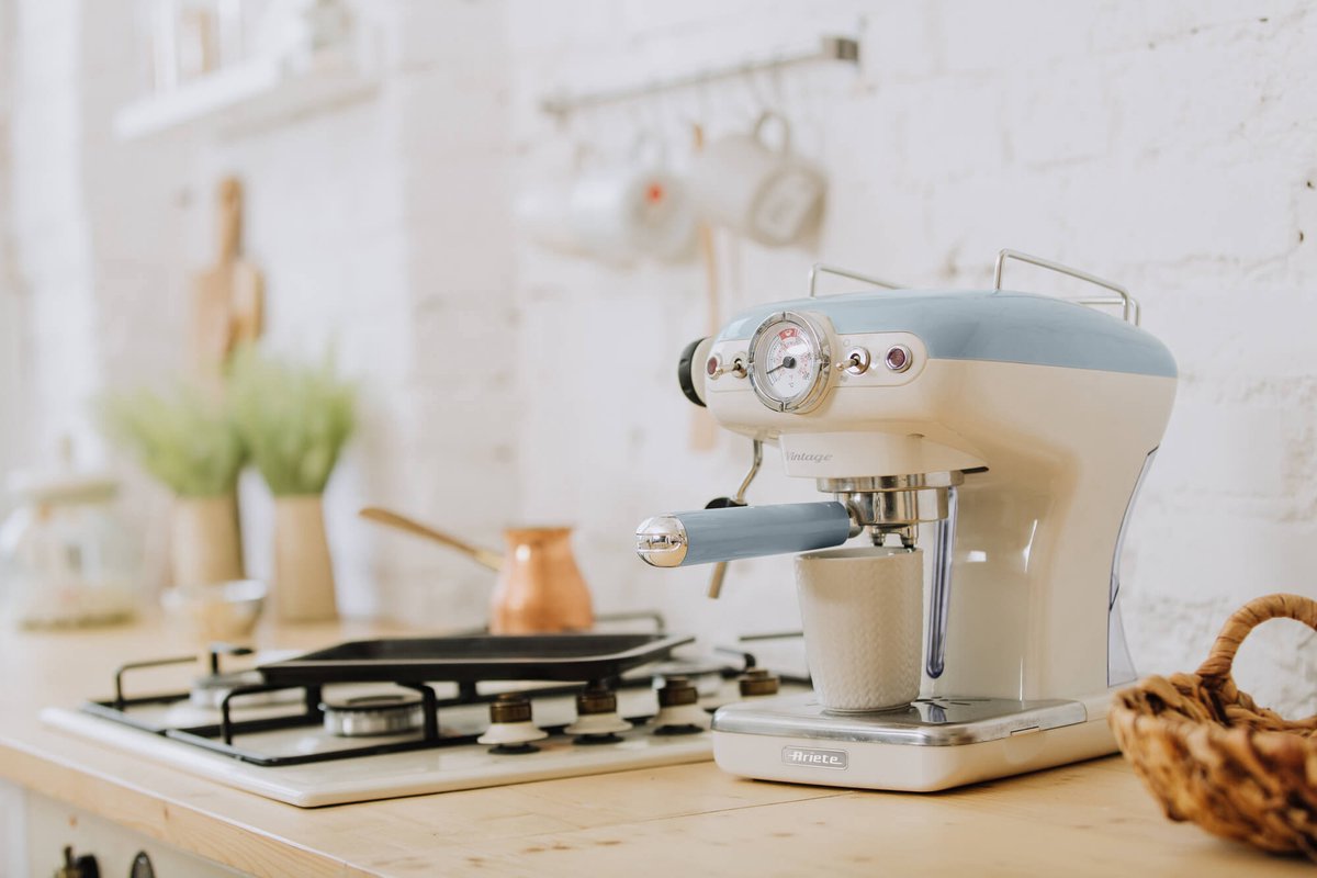 Wat vinden we goed aan de Ariete 1389/15 Vintage Piston Espressomachine Blauw